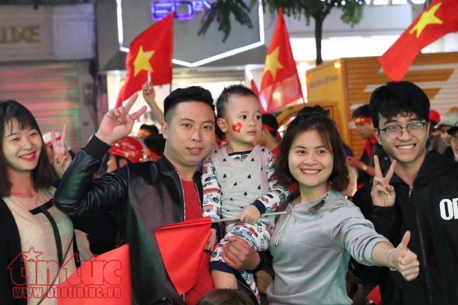 U23 thi đấu vì tinh thần của CĐV, CĐV xuống đường vì U23! ảnh 10